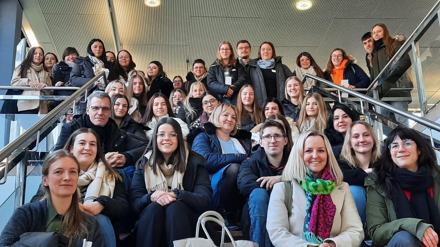 _Gruppenbild_Karriere-Kick-Off_0125