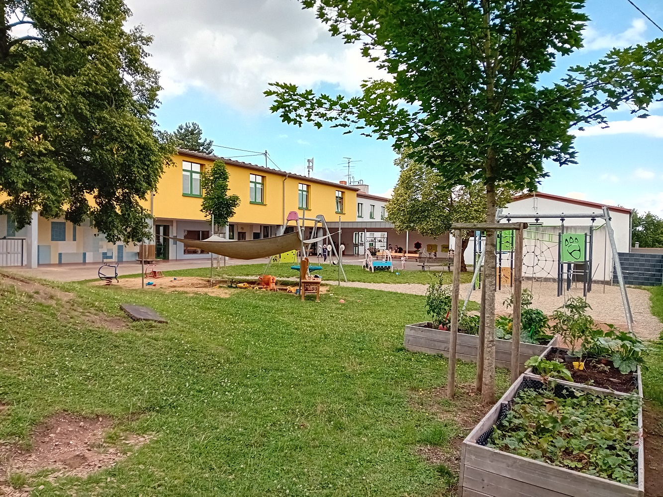 stmauritius-fremersdorf_Aussengelaende_2