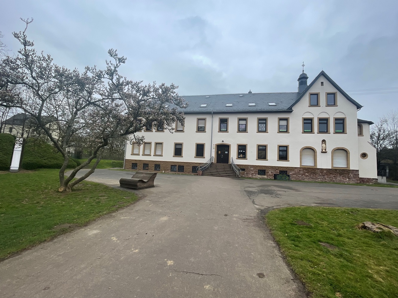 Kreuzerhoehung-Huettersdorf_Stellenanzeige (c) Katholische KiTa gGmbH Saarland Kreuzerhoehung-Huettersdorf_Stellenanzeige