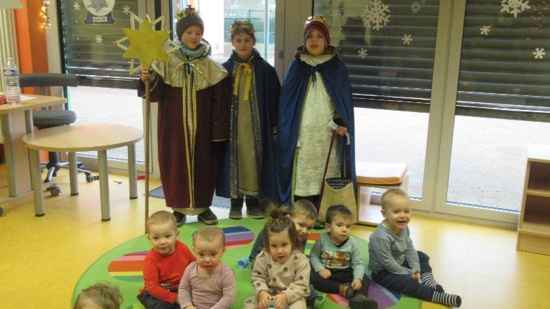 Sternsinger zu Besuch in der kath. Kita St. Johann Dillingen